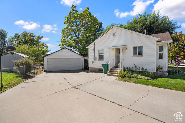 Property Photo: 520 E Maple St UT 84015
