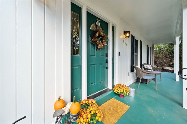 Property Photo:  1535 Redfern Dr  PA 15241