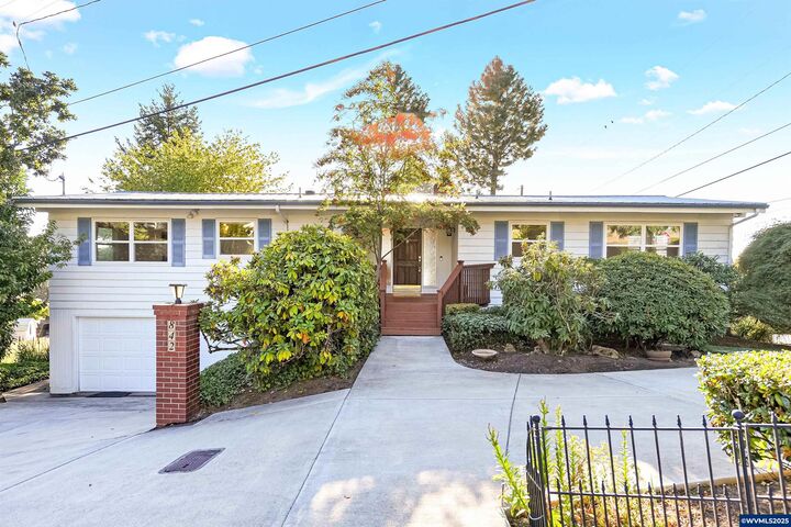 Property Photo: 842 Kingwood Dr NW OR 97304