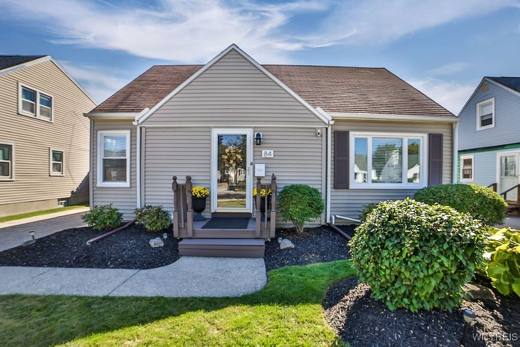 Property Photo:  84 Coventry Road  NY 14217 
