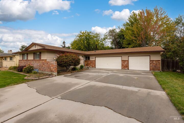Property Photo:  10866 W Sandhurst Dr  ID 83709-0263 