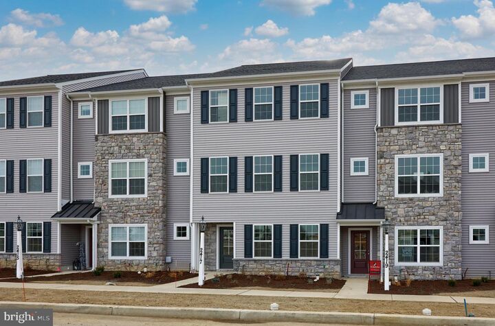 Property Photo:  2417 Spring Water Circle  PA 17601 