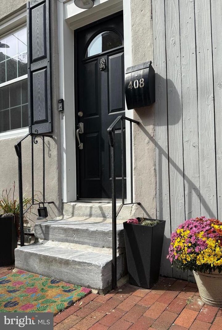 Property Photo:  408 S Alder Street  PA 19147 