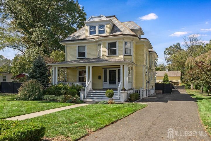Property Photo:  237 Beechwood Avenue  NJ 08846 