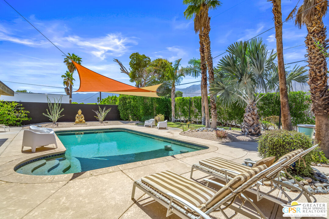 Property Photo:  2207 N Viminal Rd  CA 92262 