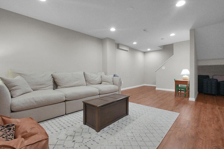 Property Photo:  1221 Wedgefield Lane  OH 43054