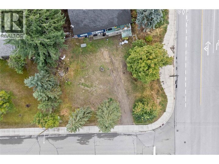 Property Photo:  2030 1 Avenue  BC V1E 1Z4 