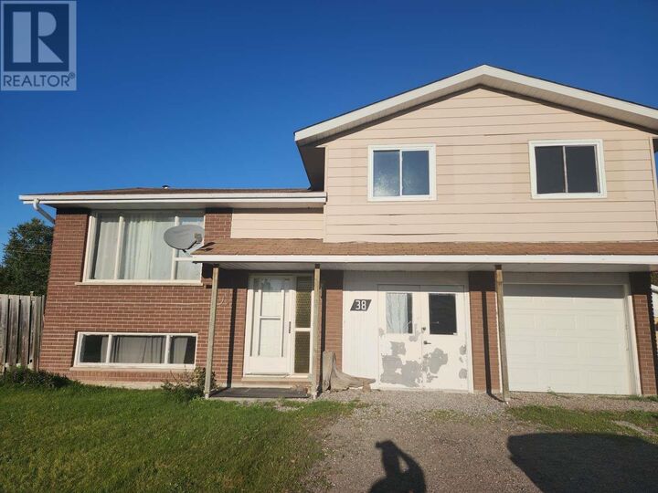 38 Eastgrove Cres — photo 1