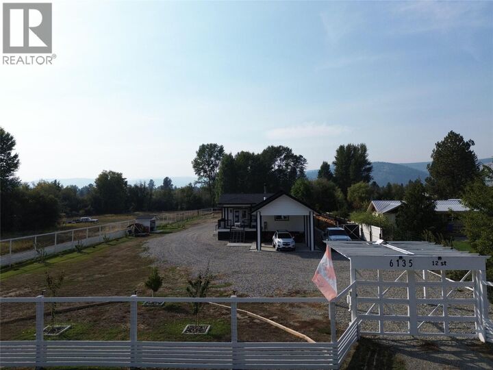 Property Photo: 6135 12th Street BC V0H 1H0