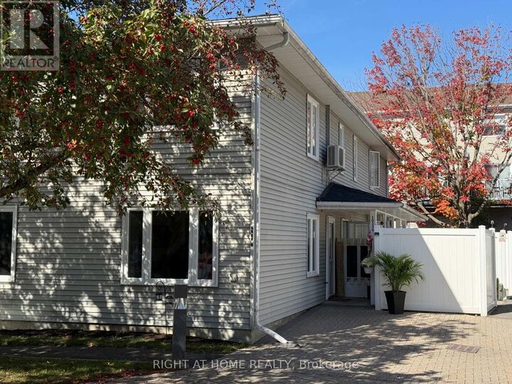 Property Photo:  1033 Cummings Avenue  ON K1J 9K6 