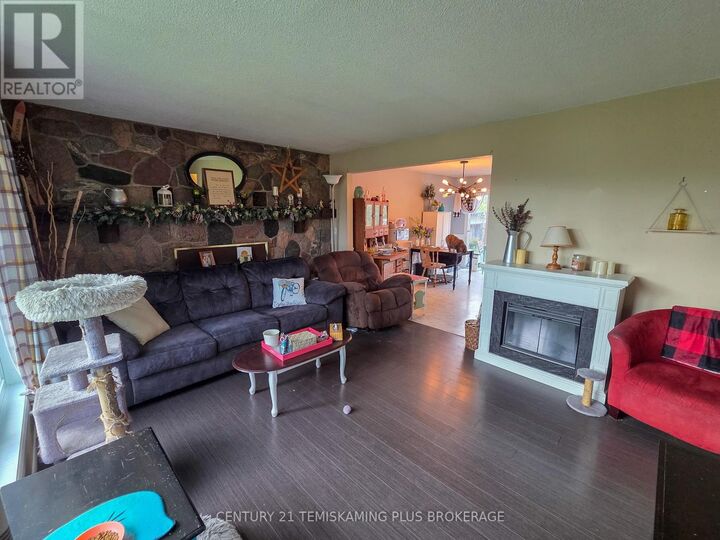 Property Photo: 47 Eighth Avenue ON P0J 1H0