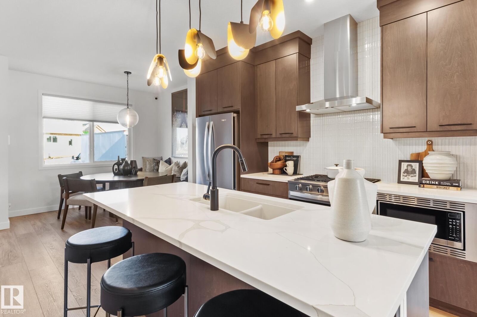 Property Photo:  272 Paterson Link SW  AB T6W 5V2 