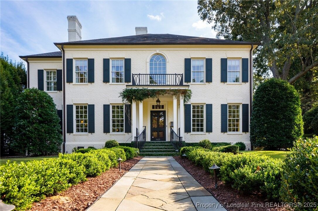 Property Photo: 1425 Raeford Road NC 28305