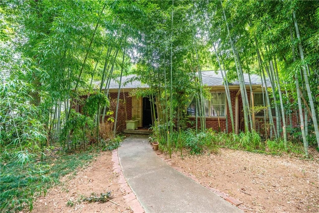 Property Photo:  586 Lakeshore Drive NE  GA 30307 