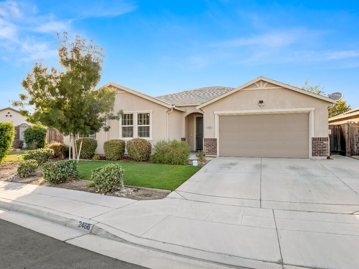 Property Photo:  2466 S Bette Avenue  CA 93727 