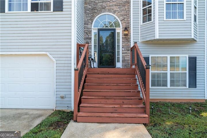 Property Photo:  6160 Queensdale Drive  GA 30135 