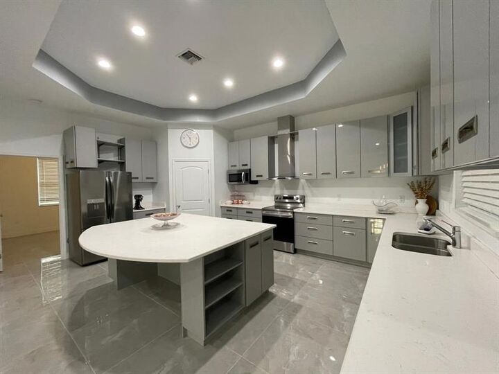 Property Photo:  1711 SE Airoso Blvd  FL 34984