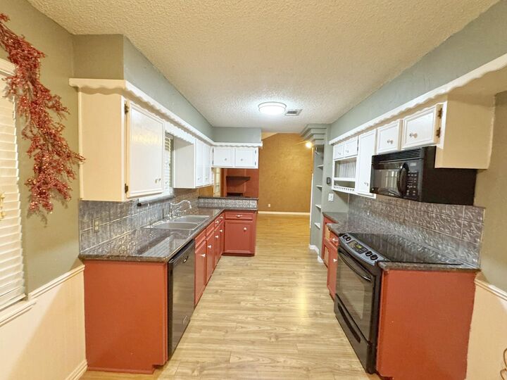 Property Photo:  609 Roene Lane  TX 77486 
