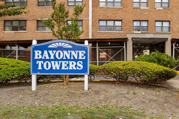 Property Photo:  1225 Kennedy Blvd 2F  NJ 07002 