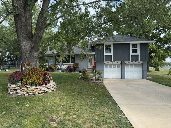 606 S Race Street  Spring Hill KS 66083 photo