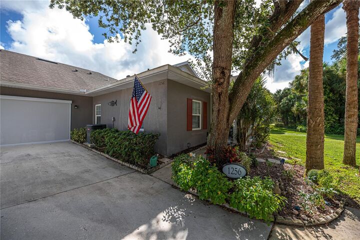 Property Photo: 1256 Green Oak Trail FL 33948