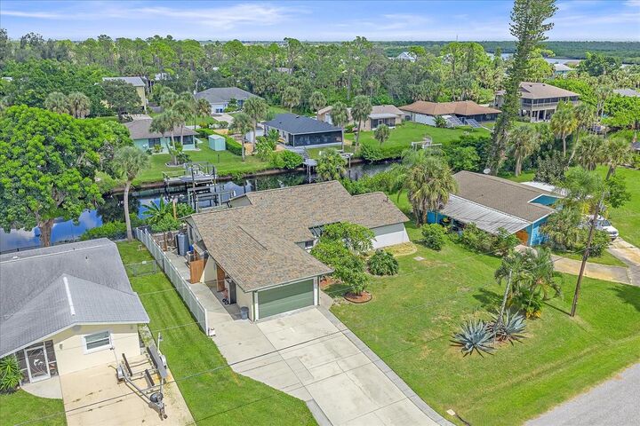Property Photo:  9011 Hilolo Lane  FL 34293 