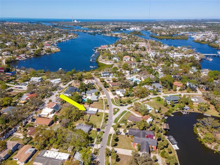 Property Photo: 27 Park Avenue FL 34689