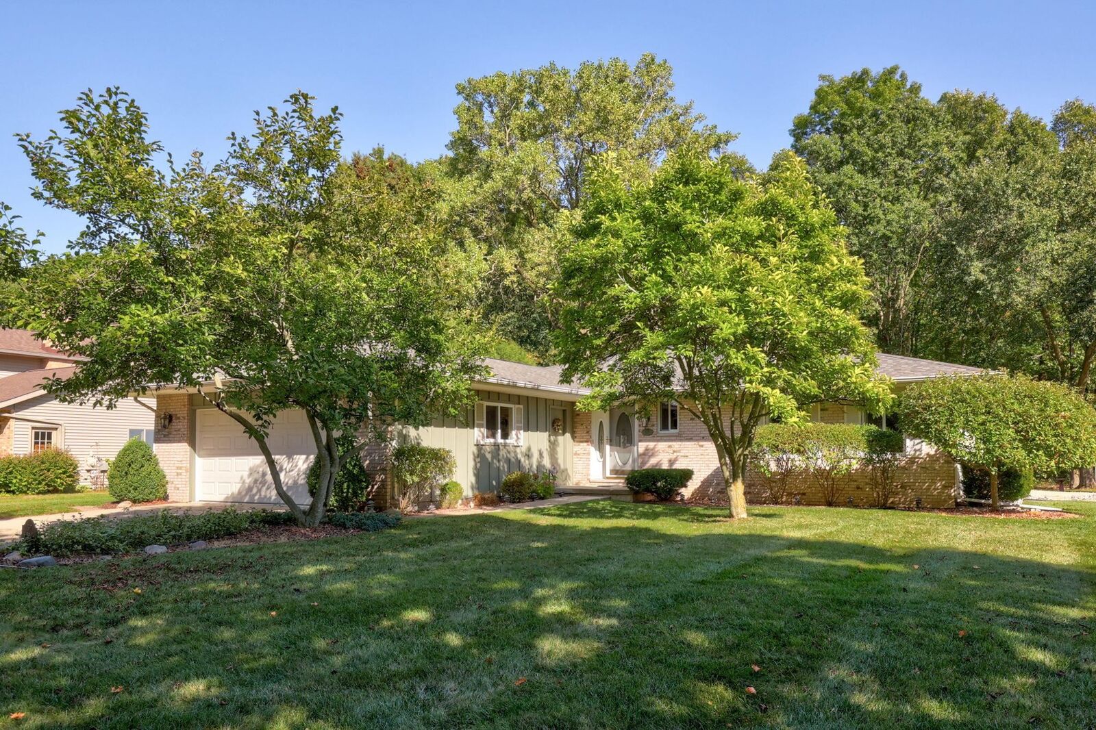 Property Photo: 567 E Franconian Drive MI 48734