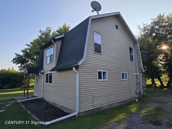 Property Photo: 244 S Sherman Street MI 48768