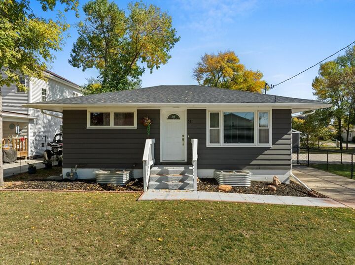 Property Photo: 511 19th St SE ND 58701