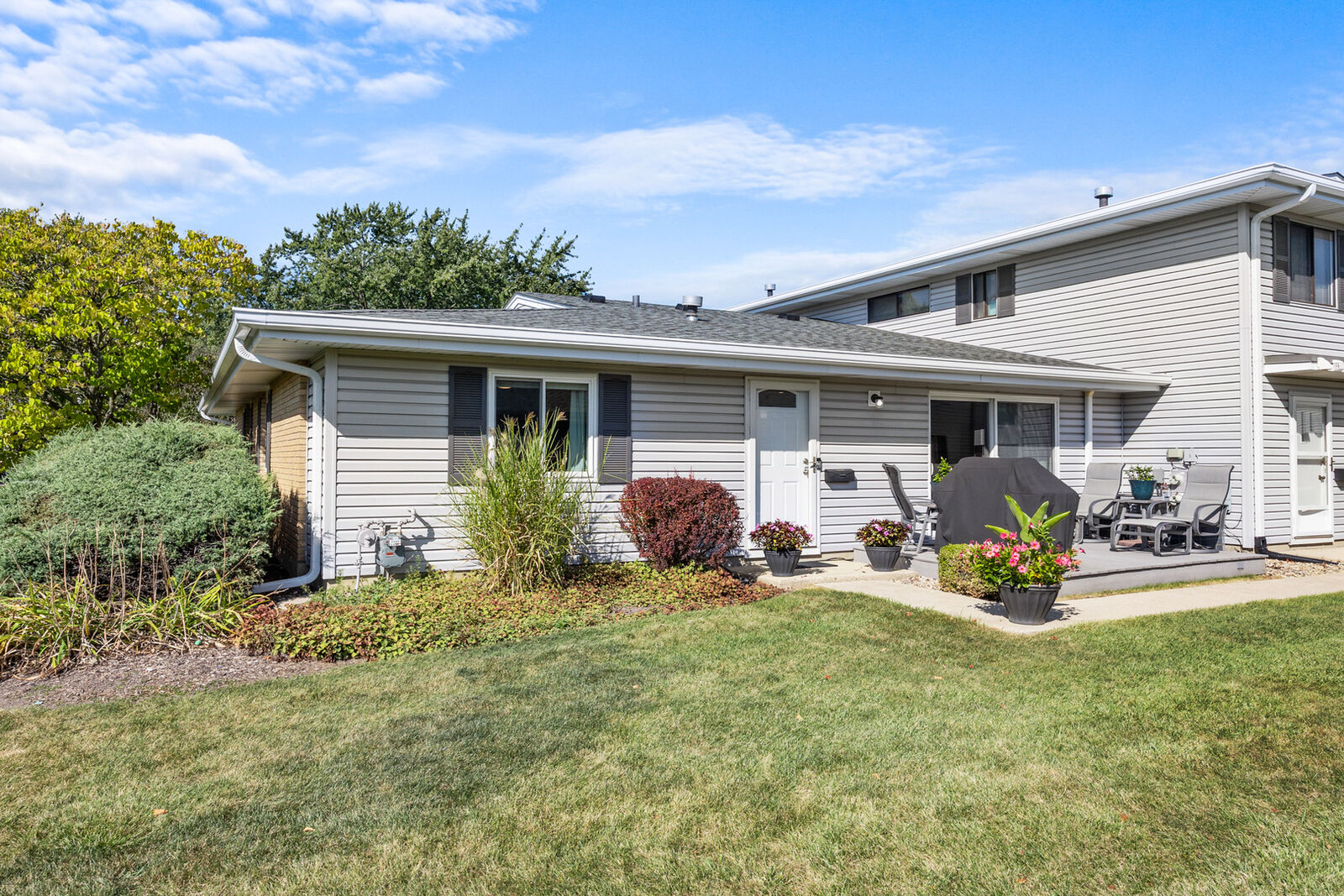 Property Photo:  1123 Stoughton Court 1123  IL 60194 