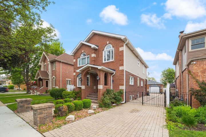 Property Photo:  5605 S Nordica Avenue  IL 60638 