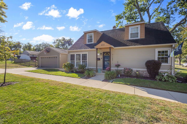 Property Photo:  231 E Berkshire Avenue  IL 60148 