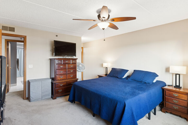 Property Photo: 7450 N Waukegan Road 404 IL 60714