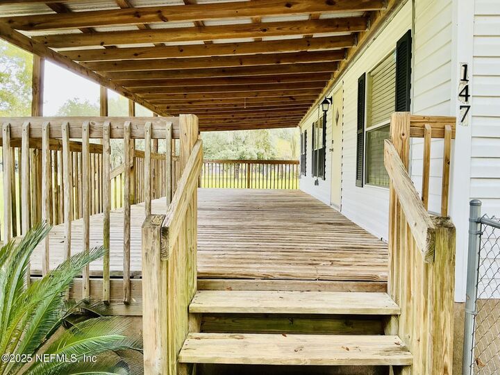 Property Photo: 147 Homestead Road FL 32177