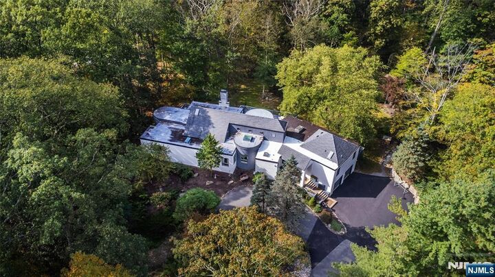 Property Photo:  4 Springwood Terrace  NJ 07405 