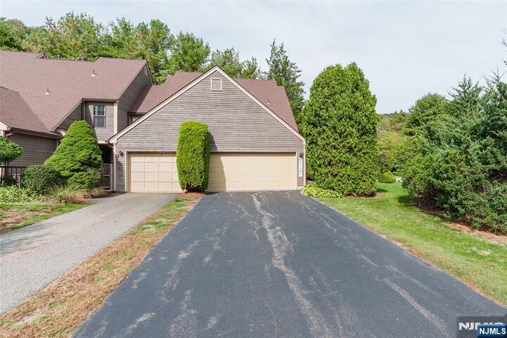 Property Photo:  7 New Bedford Road H  NJ 07480 