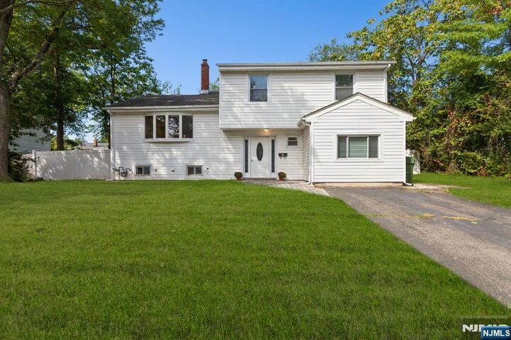 5 E Waverly Drive  Edison NJ 08817 photo