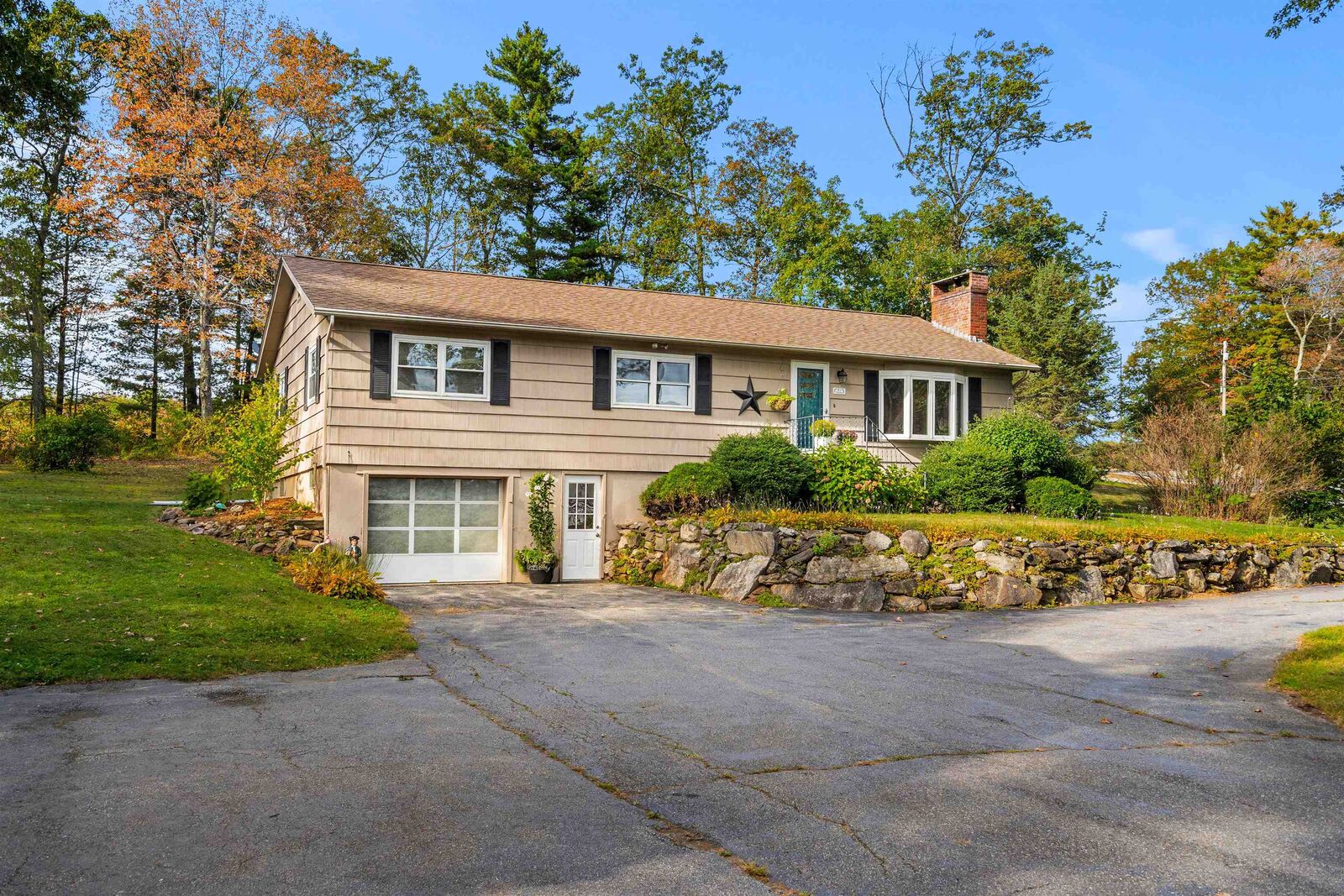 Property Photo:  61 Hardy Road  NH 03053 