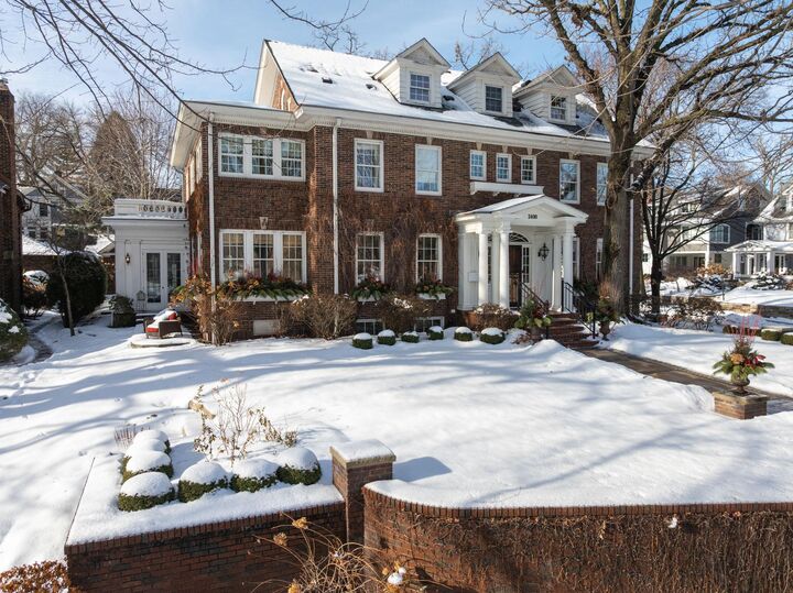 Property Photo:  2400 W Lake Of The Isles Parkway  MN 55405 