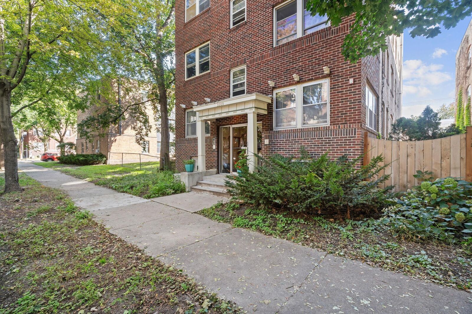 Property Photo: 3209 Girard Avenue S 2 MN 55408