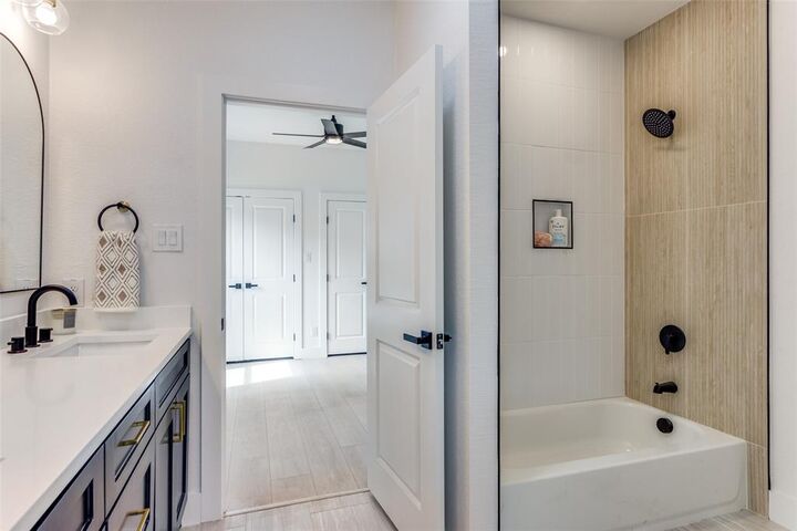 Property Photo: 3828 Winfield Avenue TX 76109