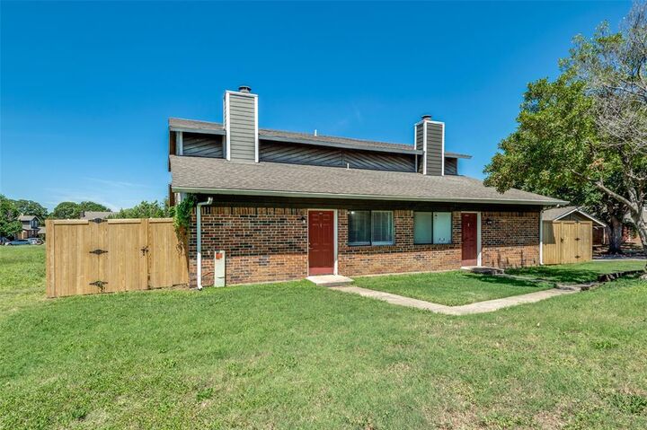 Property Photo:  1122 Millview Drive 2802  TX 76012 