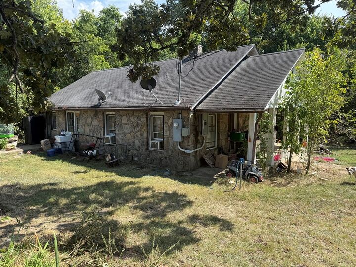 Property Photo:  300 N Center Street  AR 72650 