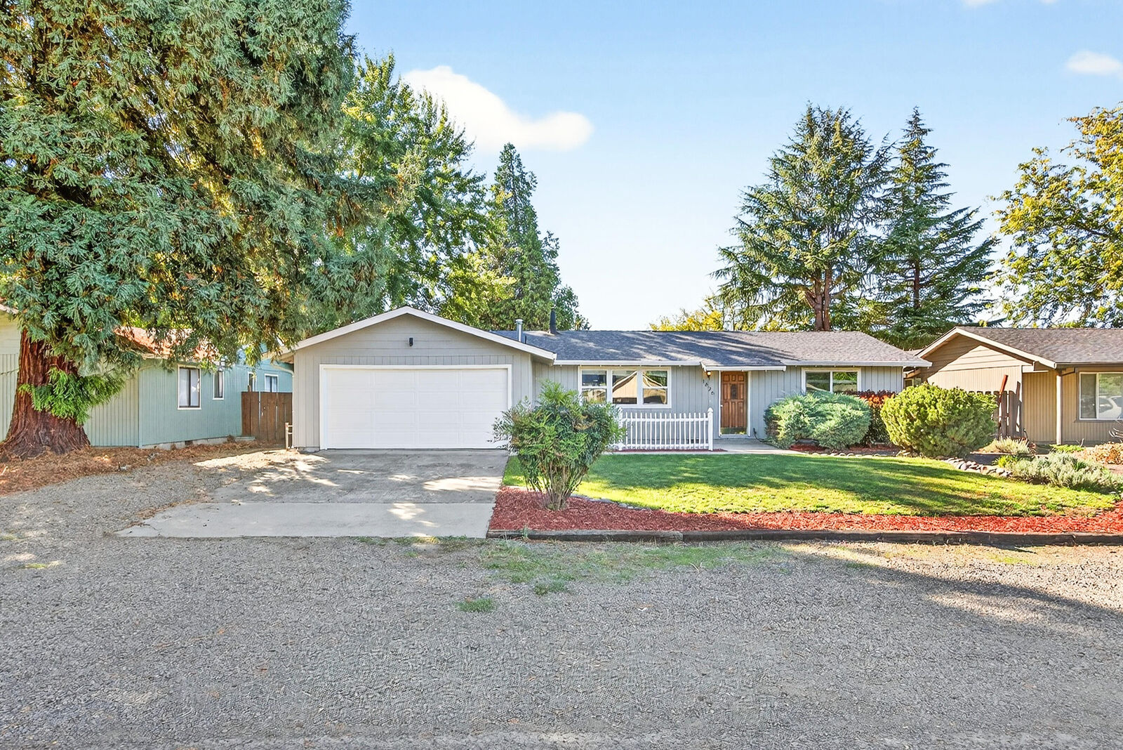 Property Photo:  1826 Hart Avenue  OR 97501 