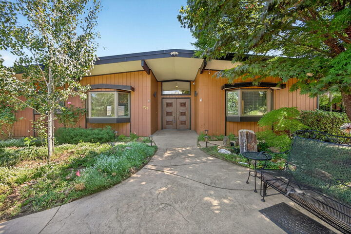 Property Photo:  738 Fairway Court  OR 97520 