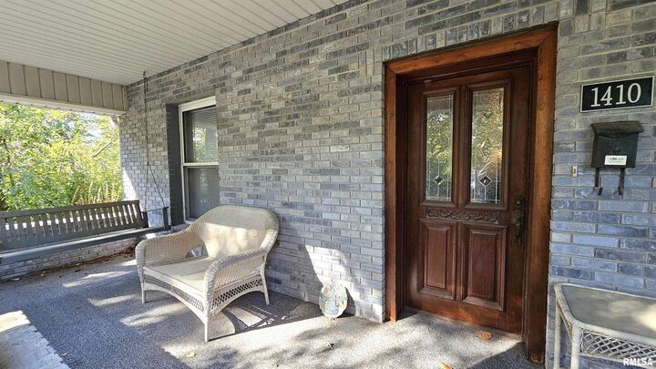 Property Photo:  1410 N Garfield Street  IL 62959 