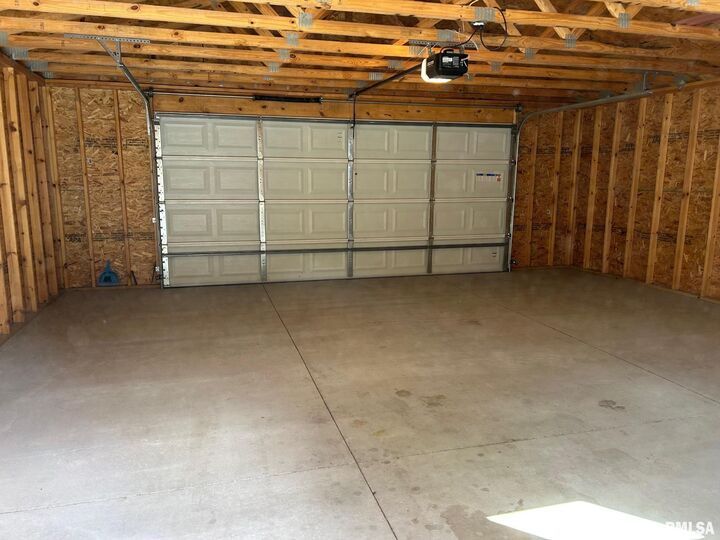 Property Photo: 605 Melrose Court IA 52732
