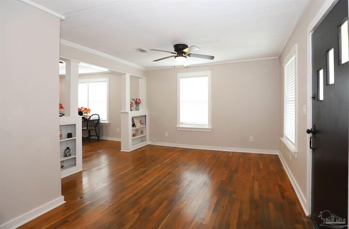 Property Photo:  415 E Jordan St  FL 32503 