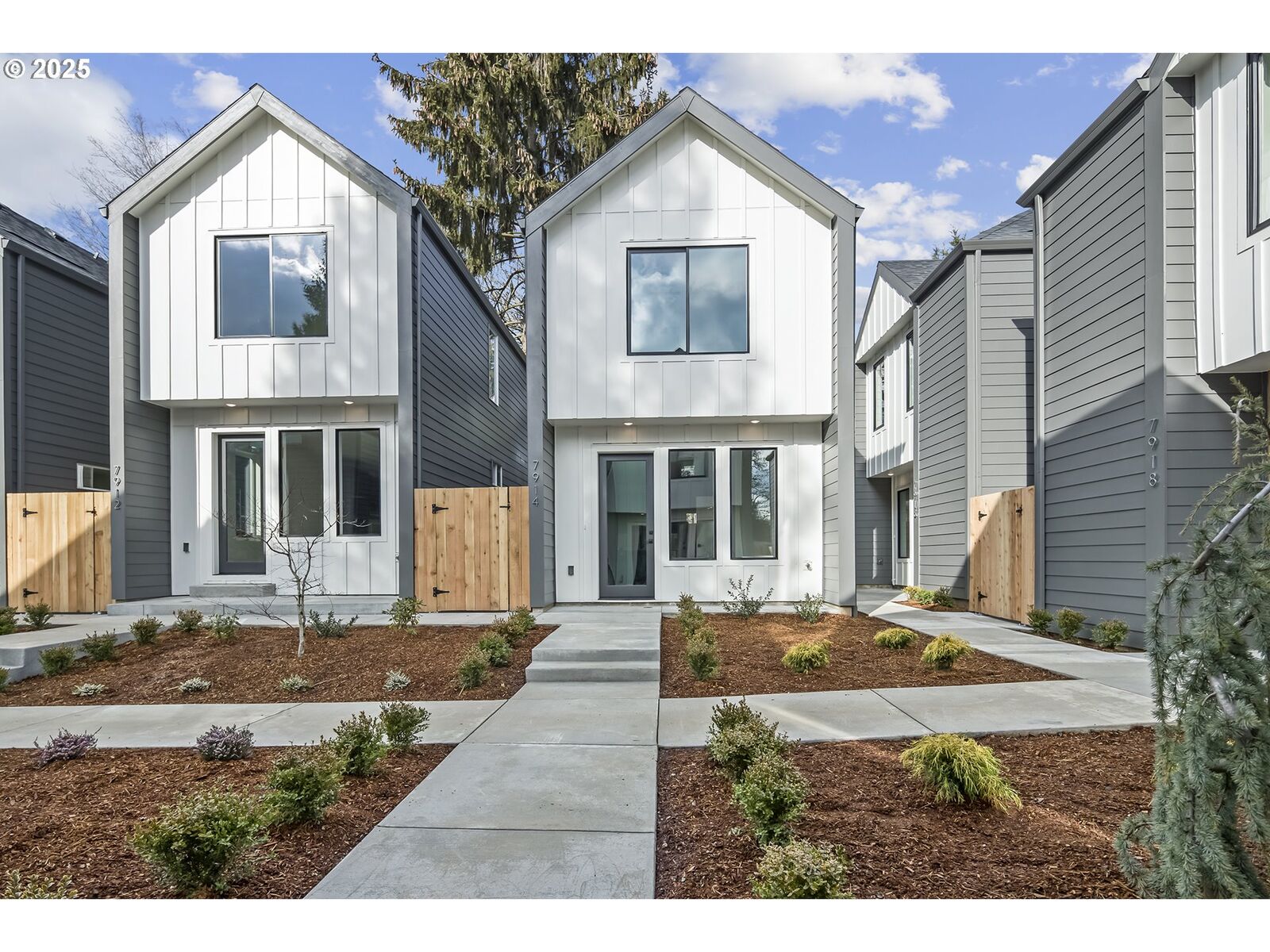 Property Photo:  7914 SE 45th Ave  OR 97206 